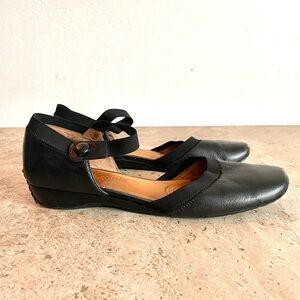 Gentle Souls by Kenneth Cole Leather ISO Mary Jane Flat